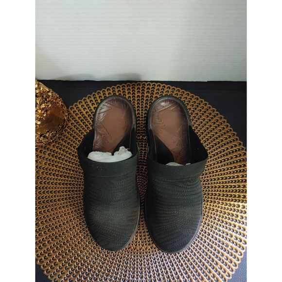 BZees Kitty Clog Size 7M - Picture 2 of 6